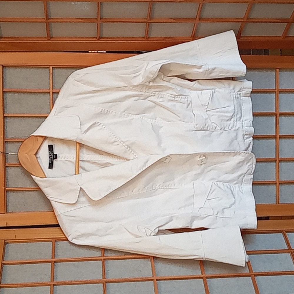 Cute white summer jacket. Size 12P